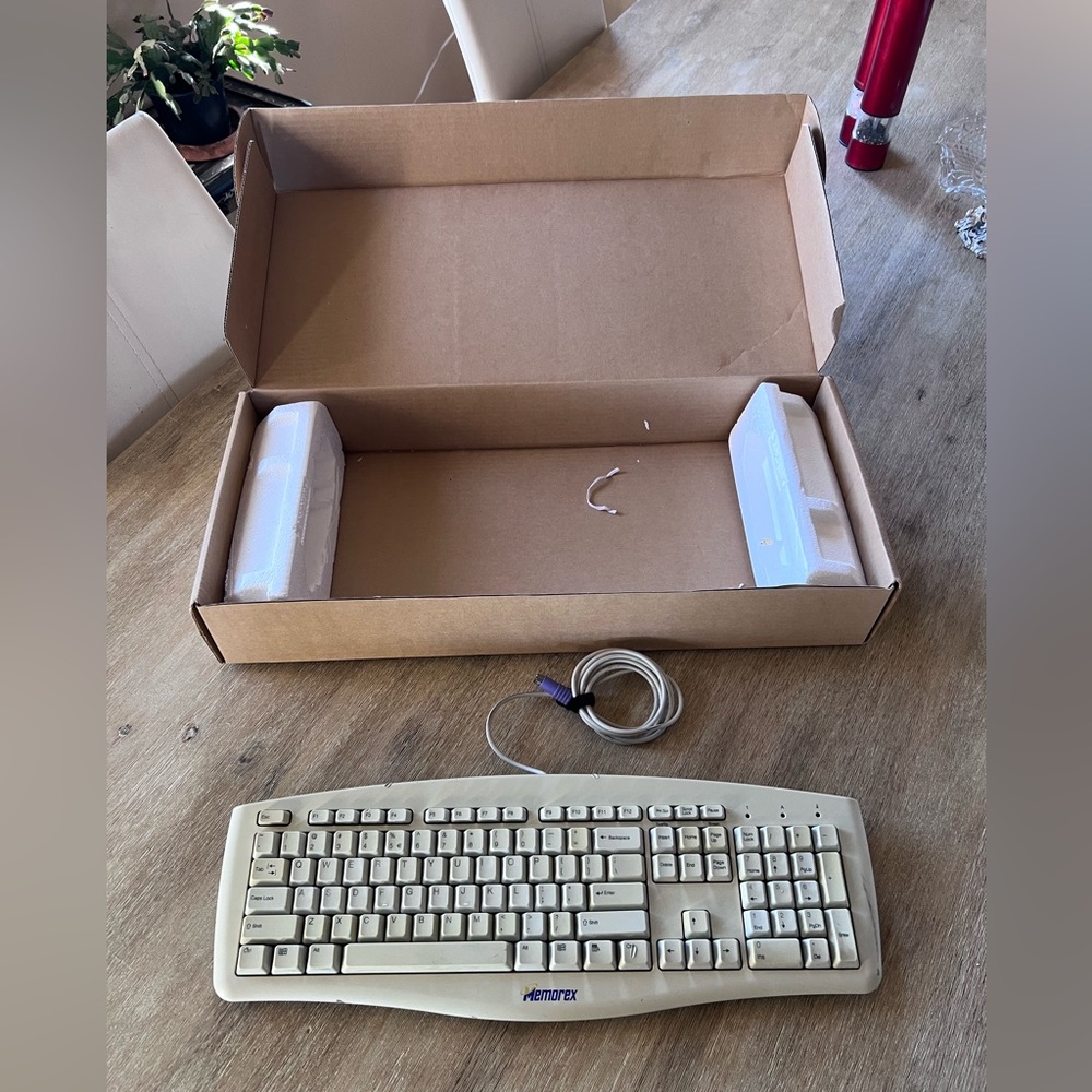 ⌨️ Vintage MEMOREX Spill Proof Keyboard TS1100